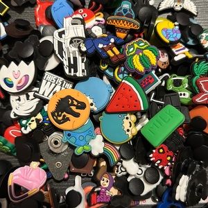 25 random croc charms